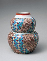 TOMIMOTO, Kenkichi, Ornamental Gourd-shaped Jar with Sarasatic Pattern, overglaze enamels, 1944