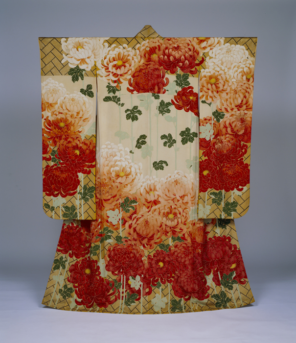 TABATA, Kihachi III, Long-sleeved Kimono, Chrysanthemum Motif, late Taisho period [on View: Aug. 8–Sept. 8]