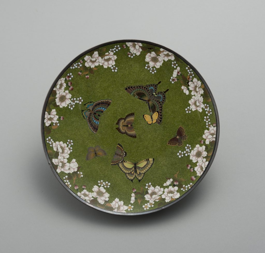 NAMIKAWA Yasuyuki, Plate with butterflies and cherry blossoms Meiji period