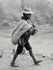 ウェルナー・ビショフ《クスコ近郊の笛吹き、ペルー》1954年
