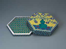 TOMIMOTO Kenkichi, Ornamental Hexagonal Box, overglaze enamels, 1914