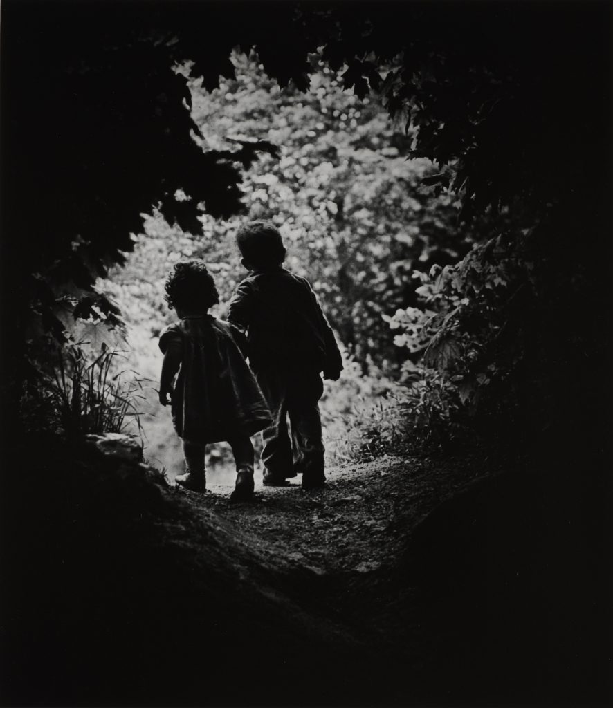 W. ユージン・スミス《楽園への歩み》1946年 © 1946, 2018 The Heirs of W. Eugene Smith