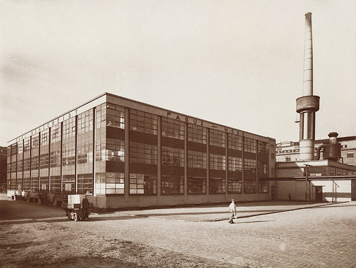 ワルター・グロピウス、アドルフ・マイヤー《ファグス靴工場》1911